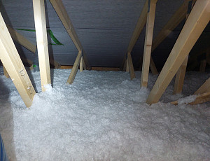 Zateplení novostavby dřevostavby typu bungalov pomocí foukané izolace